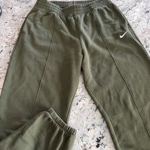 Nike Womens Joggers Size Medium